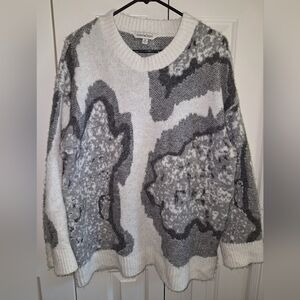 Davi & Dani Tunic Sweater Gray And White NWOT